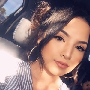 Meet your Posher, Daniela